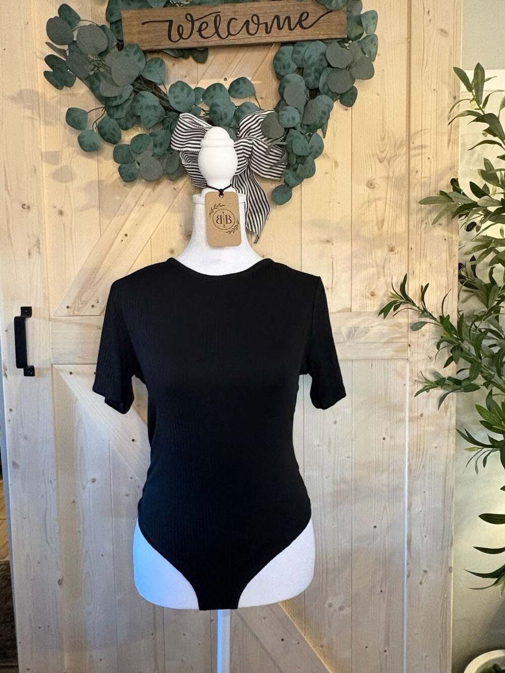LARGE Soho Apparel Black Ribbed Short Sleeve Bodysuit